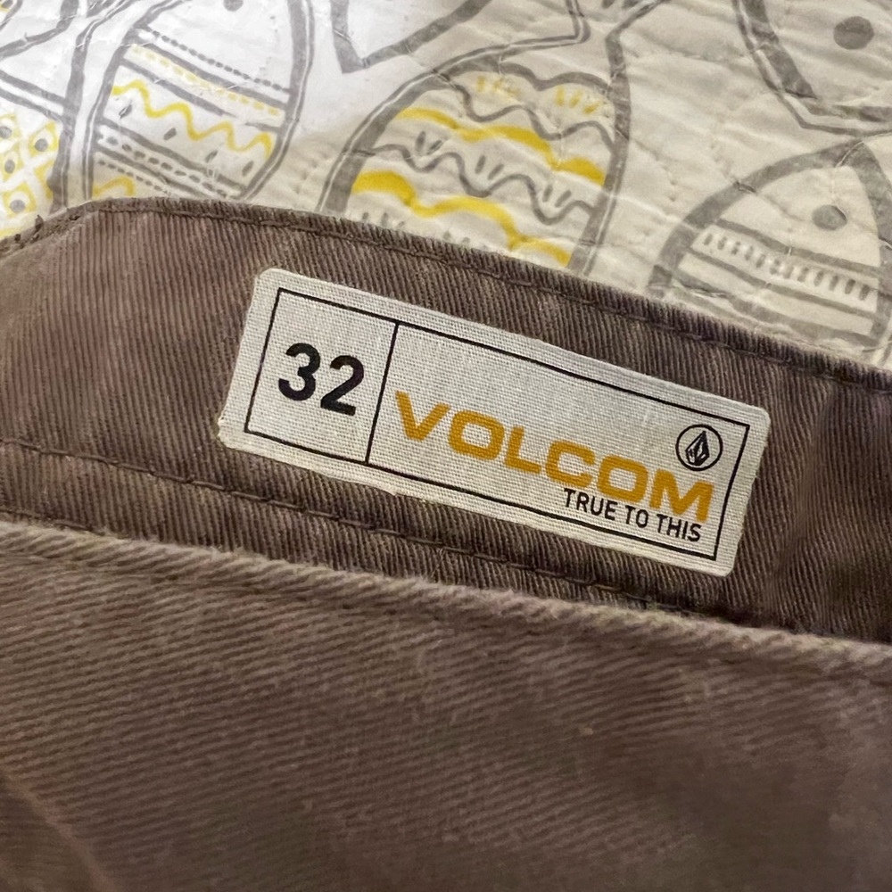 🛍️ Volcom Taupe Trousers